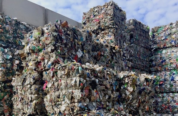 Erfolgreiches PET Schalen Recycling IK Arbeitskreis Pilotprojekt Quer