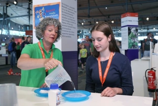 Kunststoff-Experimente mit Kuno auf der IdeenExpo 2019