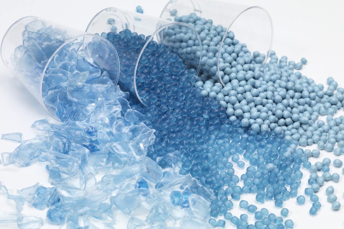 PET Flakes und Regranulat - Teile der Kreislaufwirtschaft Min