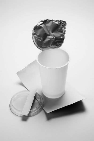 Verpackungsbeispiel Becher Mit Papierummantelung Und Deckel ZSVR