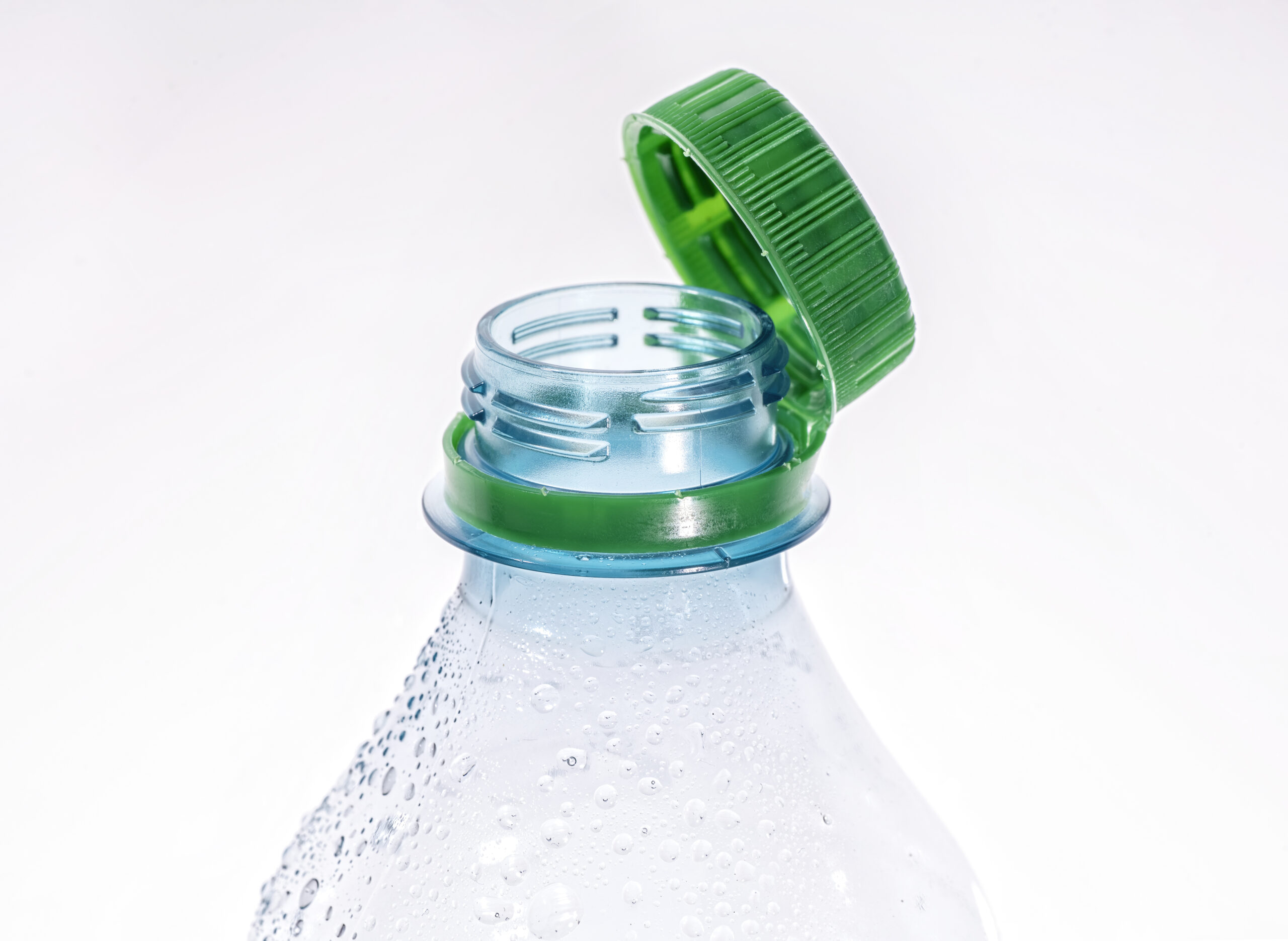 PET-Flasche mit Tethered Cap Verschluss