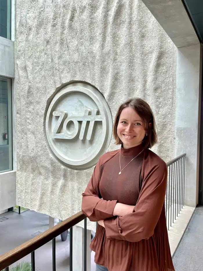 Portrait Sofie Dannemann, Verpackungsentwicklerin bei der Molkerei Zott SE & Co. KG.