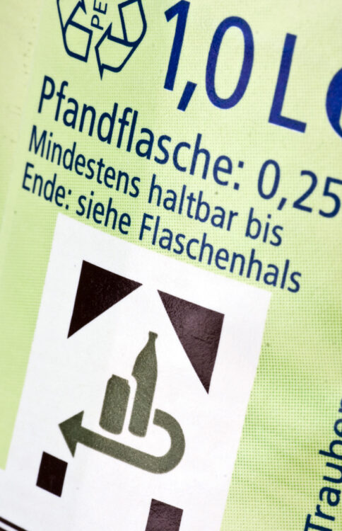 Pflandzeichen auf einer PET-Flasche